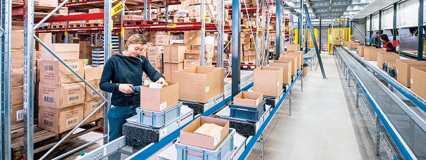 Warehouse worker performing an active picking task